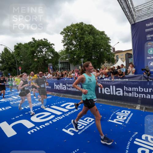 29.06.2025 - hella hamburg halbmarathon Zöllner http://msf.ph/oto/8417834 29.06.2025 10:51:27 Ziel 2364, 2411, 2636, 2718, 2946, 4814, 5820, 6776, 8989, 9214, 9656, 11124, 11422, 13047, 13792, 14865, 14994, 15871, 15950, 16357, 17131, 18489 meine-sportfotos.de