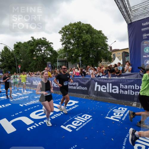 29.06.2025 - hella hamburg halbmarathon Zöllner http://msf.ph/oto/8417843 29.06.2025 10:51:27 Ziel 2364, 2411, 2636, 2718, 2946, 4814, 5820, 6776, 8989, 9214, 9656, 11124, 11422, 13047, 13792, 14865, 14994, 15871, 15950, 16357, 17131, 18489 meine-sportfotos.de