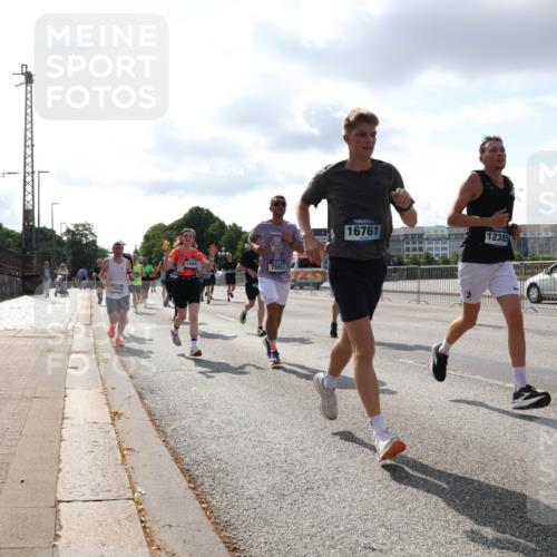 29.06.2025 - hella hamburg halbmarathon Lena Gebhardt http://msf.ph/oto/8417849 29.06.2025 09:51:13 Lombardsbrücke 17834, 14447, 7693, 16761, 12385, 1136, 1256, 1441, 1677, 1912, 1920, 1941, 1962, 2546, 2579, 2972, 3056, 3523, 3700, 3947, 4759, 4854, 4888, 4889, 4893, 4999, 5026, 5087, 5275, 5387, 5506, 5752, 5916, 6080, 6429, 6593, 6639, 6686, 6687, 6721, 6901, 7110, 7116, 7284, 7378, 7635, 7693, 7962, 8091, 8122, 8319, 8574, 8966, 9262, 9313, 9371, 9380, 9755, 9833, 9885, 10193, 10415, 10469, 11049, 11284, 11907, 11959, 12153, 14201 meine-sportfotos.de