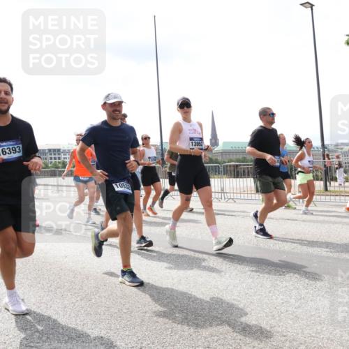 29.06.2025 - hella hamburg halbmarathon Lena Gebhardt http://msf.ph/oto/8417853 29.06.2025 10:42:32 Lombardsbrücke 1881, 16393, 10532, 13250, 13952, 435, 1150, 1360, 1624, 1656, 1752, 1929, 1957, 1964, 1994, 2069, 2134, 2145, 2401, 2523, 2538, 2580, 2940, 2941, 2974, 3276, 3283, 3605, 3874, 4092, 4329, 4334, 4353, 4778, 4885, 4891, 4892, 5403, 5417, 5419, 5671, 5810, 6120, 6764, 6828, 6837, 6917, 7040, 7260, 7357, 7513, 7557, 7666, 8014, 8161, 8459, 8525, 8526, 8529, 8712, 8816, 9008, 9370, 9980, 10027, 10454, 10532, 10697, 11142, 12151, 12441, 13241 meine-sportfotos.de