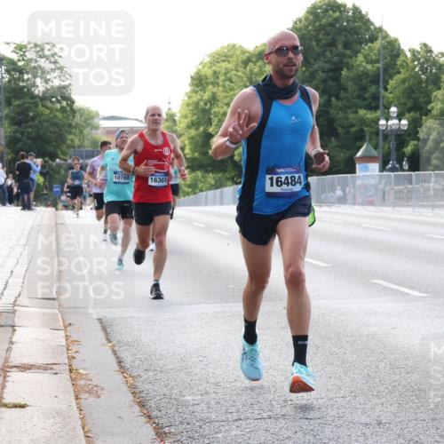 29.06.2025 - hella hamburg halbmarathon Lena Gebhardt http://msf.ph/oto/8417872 29.06.2025 09:41:29 Lombardsbrücke 10780, 16361, 16484, 2459, 4571, 7834, 7963, 9442, 10234, 10780, 11194, 11624, 12067, 12641, 13780, 16361, 16484, 17856, 17886 meine-sportfotos.de