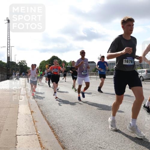 29.06.2025 - hella hamburg halbmarathon Lena Gebhardt http://msf.ph/oto/8417893 29.06.2025 09:51:14 Lombardsbrücke 17834, 14447, 7693, 3700, 16761, 12385, 1136, 1256, 1441, 1677, 1912, 1920, 1941, 1962, 2546, 2579, 2972, 3056, 3523, 3700, 3947, 4759, 4854, 4888, 4889, 4893, 4999, 5026, 5087, 5275, 5387, 5506, 5752, 5916, 6429, 6593, 6639, 6686, 6687, 6721, 6901, 7110, 7116, 7284, 7378, 7635, 7693, 7962, 8091, 8122, 8319, 8574, 8966, 9262, 9313, 9371, 9380, 9755, 9833, 9885, 10193, 10415, 10469, 11049, 11284, 11907, 11959, 12153, 14201 meine-sportfotos.de