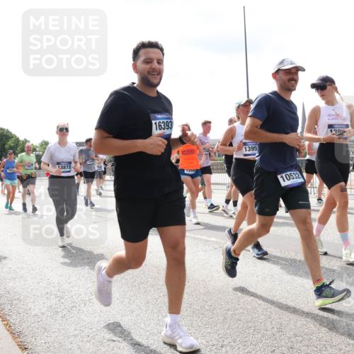 29.06.2025 - hella hamburg halbmarathon Lena Gebhardt http://msf.ph/oto/8417910 29.06.2025 10:42:32 Lombardsbrücke 1957, 14425, 1624, 13872, 1150, 16393, 7260, 1395, 0532, 130, 1150, 1360, 1624, 1656, 1752, 1929, 1957, 1964, 1994, 2069, 2134, 2145, 2401, 2523, 2538, 2580, 2940, 2941, 2974, 3276, 3283, 3605, 3874, 4092, 4329, 4334, 4353, 4778, 4885, 4891, 4892, 5403, 5417, 5419, 5671, 5810, 6120, 6764, 6828, 6837, 6917, 7040, 7260, 7357, 7513, 7557, 7666, 8014, 8161, 8459, 8525, 8526, 8529, 8712, 8816, 9008, 9370, 9980, 10027, 10454, 10532, 10697, 11142, 12151, 12441, 13241 meine-sportfotos.de