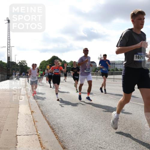 29.06.2025 - hella hamburg halbmarathon Lena Gebhardt http://msf.ph/oto/8417911 29.06.2025 09:51:14 Lombardsbrücke 17834, 14447, 7693, 3700, 16761, 12385, 1136, 1256, 1441, 1677, 1912, 1920, 1941, 1962, 2546, 2579, 2972, 3056, 3523, 3700, 3947, 4759, 4854, 4888, 4889, 4893, 4999, 5026, 5087, 5275, 5387, 5506, 5752, 5916, 6429, 6593, 6639, 6686, 6687, 6721, 6901, 7110, 7116, 7284, 7378, 7635, 7693, 7962, 8091, 8122, 8319, 8574, 8966, 9262, 9313, 9371, 9380, 9755, 9833, 9885, 10193, 10415, 10469, 11049, 11284, 11907, 11959, 12153, 14201 meine-sportfotos.de