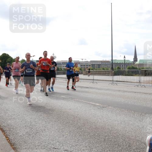 29.06.2025 - hella hamburg halbmarathon Lena Gebhardt http://msf.ph/oto/8417918 29.06.2025 10:18:01 Lombardsbrücke 136, 2931, 5733, 9964, 5611, 16, 12752, 1015, 1159, 1160, 1204, 1268, 1274, 1325, 1458, 1554, 1622, 1641, 1749, 1795, 1982, 2087, 2094, 2147, 2259, 2548, 2634, 2931, 3125, 3138, 3292, 3321, 3482, 3977, 4218, 4710, 4738, 4804, 5002, 5004, 5290, 5611, 5733, 6254, 6270, 6336, 6352, 6786, 7094, 7258, 7413, 7641, 7649, 7838, 7882, 7883, 8067, 8128, 8144, 8248, 8607, 8799, 9400, 9539, 9717, 9734, 9798, 9844, 9848, 9964, 10174, 10332, 10509, 10908, 12498 meine-sportfotos.de