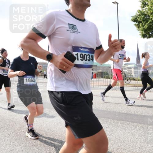 29.06.2025 - hella hamburg halbmarathon Lena Gebhardt http://msf.ph/oto/8417932 29.06.2025 10:05:25 Lombardsbrücke 13221, 1863, 19034, 9075, 1863, 1936, 1981, 2288, 2298, 2424, 2624, 3071, 3413, 3461, 3578, 4014, 4220, 4782, 5073, 6059, 6907, 6908, 7302, 7826, 8089, 8999, 9007, 9075, 9165, 9339, 9559, 9680, 9736, 9737, 9738, 9917, 10343, 10694, 10791, 10998, 11595, 11784, 11873, 11958, 12557, 13221, 13327, 13717, 14203, 14465, 14642, 16092, 16134, 16478, 16546, 16847, 17112, 17707, 17731, 17740, 17818, 18189, 18616, 18617, 19034, 19248 meine-sportfotos.de
