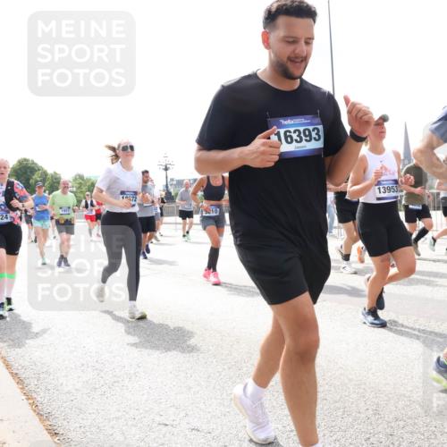 29.06.2025 - hella hamburg halbmarathon Lena Gebhardt http://msf.ph/oto/8417935 29.06.2025 10:42:32 Lombardsbrücke 19372, 1150, 1624, 5810, 6393, 13953, 10, 21, 1150, 1360, 1624, 1656, 1752, 1929, 1957, 1964, 1994, 2069, 2134, 2145, 2401, 2523, 2538, 2580, 2940, 2941, 2974, 3276, 3283, 3605, 3874, 4092, 4329, 4334, 4353, 4778, 4885, 4891, 4892, 5403, 5417, 5419, 5671, 5810, 6120, 6764, 6828, 6837, 6917, 7040, 7260, 7357, 7513, 7557, 7666, 8014, 8161, 8459, 8525, 8526, 8529, 8712, 8816, 9008, 9370, 9980, 10027, 10454, 10532, 10697, 11142, 12151, 12441, 13241 meine-sportfotos.de