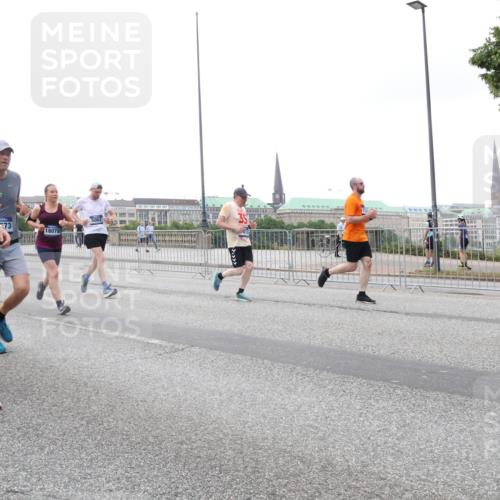 29.06.2025 - hella hamburg halbmarathon Lena Gebhardt http://msf.ph/oto/8417945 29.06.2025 10:52:04 Lombardsbrücke 6604, 73, 18078, 1418, 1978, 2593, 3038, 3240, 3645, 3991, 4087, 4273, 4436, 4598, 4606, 4815, 5062, 5262, 5291, 5534, 6007, 6386, 6403, 6404, 6406, 6456, 6604, 6885, 6947, 6985, 7682, 7690, 7691, 8194, 8196, 8250, 8251, 8399, 8621, 9220, 9340, 9368, 9460, 9462, 9590, 9594, 9673, 9730, 10296, 10342, 10521, 10533, 10634, 10673, 10693, 10830, 10884, 11101, 11126, 11127, 11375, 11736, 11875, 11899, 11974, 12065, 12558 meine-sportfotos.de