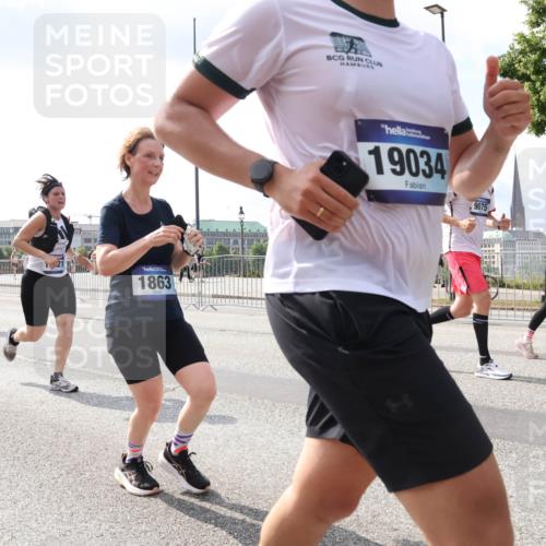 29.06.2025 - hella hamburg halbmarathon Lena Gebhardt http://msf.ph/oto/8417950 29.06.2025 10:05:25 Lombardsbrücke 10694, 1863, 19034, 9075, 1863, 1936, 1981, 2288, 2298, 2424, 2624, 3071, 3413, 3461, 3578, 4014, 4220, 4782, 5073, 6059, 6907, 6908, 7302, 7826, 8089, 8999, 9007, 9075, 9165, 9339, 9559, 9680, 9736, 9737, 9738, 9917, 10343, 10694, 10791, 10998, 11595, 11784, 11873, 11958, 12557, 13221, 13327, 13717, 14203, 14465, 14642, 16092, 16134, 16478, 16546, 16847, 17112, 17707, 17731, 17740, 17818, 18189, 18616, 18617, 19034, 19248 meine-sportfotos.de