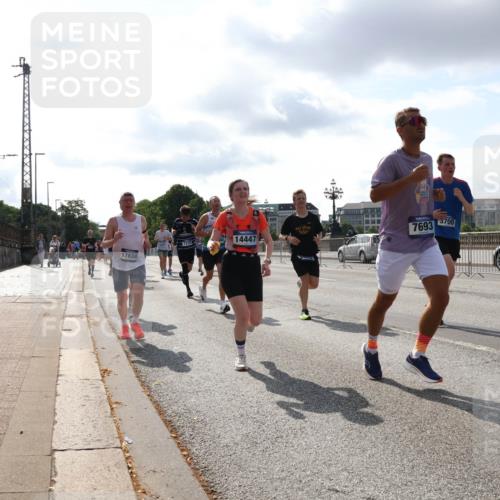 29.06.2025 - hella hamburg halbmarathon Lena Gebhardt http://msf.ph/oto/8417965 29.06.2025 09:51:15 Lombardsbrücke 17834, 7378, 14447, 7693, 5700, 1136, 1256, 1441, 1677, 1912, 1920, 1941, 1962, 2546, 2579, 2972, 3056, 3523, 3700, 3947, 4297, 4759, 4854, 4888, 4889, 4893, 4999, 5026, 5087, 5275, 5375, 5387, 5506, 5752, 5916, 6429, 6593, 6639, 6686, 6687, 6721, 6901, 7110, 7116, 7284, 7378, 7635, 7693, 7962, 8091, 8122, 8319, 8574, 8966, 9262, 9313, 9371, 9380, 9755, 9833, 9885, 10193, 10415, 10469, 11049, 11284, 11907, 11959, 12153, 14201 meine-sportfotos.de