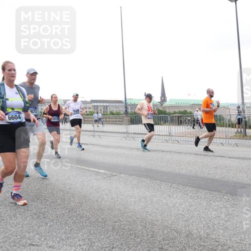 29.06.2025 - hella hamburg halbmarathon Lena Gebhardt http://msf.ph/oto/8417970 29.06.2025 10:52:04 Lombardsbrücke 3038, 6604, 673, 8078, 1418, 1978, 2593, 3038, 3240, 3645, 3991, 4087, 4273, 4436, 4598, 4606, 4815, 5062, 5262, 5291, 5534, 6007, 6386, 6403, 6404, 6406, 6456, 6604, 6885, 6947, 6985, 7682, 7690, 7691, 8194, 8196, 8250, 8251, 8399, 8621, 9220, 9340, 9368, 9460, 9462, 9590, 9594, 9673, 9730, 10296, 10342, 10521, 10533, 10634, 10673, 10693, 10830, 10884, 11101, 11126, 11127, 11375, 11736, 11875, 11899, 11974, 12065, 12558 meine-sportfotos.de