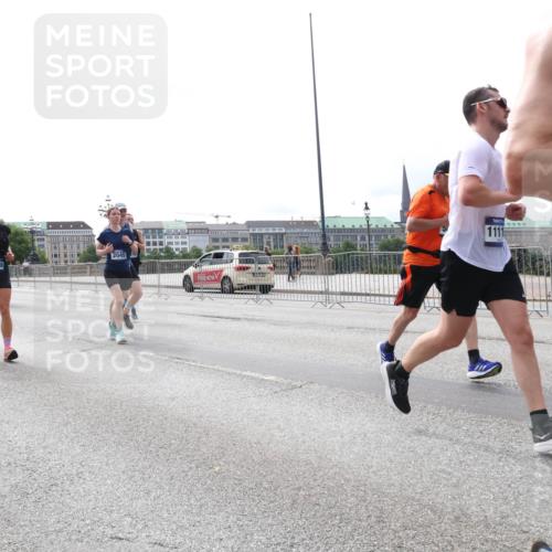 29.06.2025 - hella hamburg halbmarathon Lena Gebhardt http://msf.ph/oto/8417974 29.06.2025 10:27:04 Lombardsbrücke 18978, 179, 2045, 1111, 1530, 1793, 1973, 2045, 2306, 2643, 2775, 4358, 4507, 4509, 5494, 5495, 5707, 5825, 6259, 6625, 6637, 7069, 7234, 7314, 7944, 8056, 8079, 8281, 9186, 9349, 10077, 10465, 11110, 11270, 11740, 11766, 12071, 13462, 14020, 14021, 15027, 15108, 15641, 15878, 16479, 16788, 17049, 17300, 17445, 17675, 18074, 18516, 18962, 18976, 18978 meine-sportfotos.de