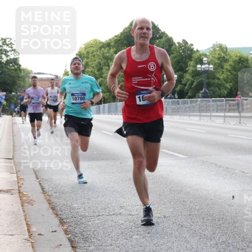29.06.2025 - hella hamburg halbmarathon Lena Gebhardt http://msf.ph/oto/8417977 29.06.2025 09:41:31 Lombardsbrücke 11194, 10780, 16, 2459, 4128, 4571, 7834, 7963, 9442, 10234, 10780, 11194, 11624, 12067, 12641, 13780, 14107, 16361, 16484, 17856, 17886 meine-sportfotos.de