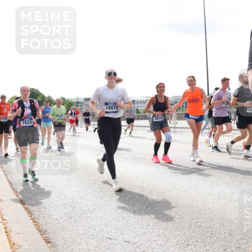 29.06.2025 - hella hamburg halbmarathon Lena Gebhardt http://msf.ph/oto/8417979 29.06.2025 10:42:33 Lombardsbrücke 1957, 1150, 1624, 18872, 5810, 1824, 1150, 1360, 1624, 1656, 1752, 1929, 1957, 1964, 1994, 2069, 2134, 2401, 2523, 2538, 2580, 2940, 2941, 2974, 3276, 3283, 3605, 3874, 4092, 4105, 4329, 4334, 4353, 4385, 4778, 4885, 4891, 4892, 5403, 5417, 5419, 5671, 5810, 6120, 6764, 6828, 6837, 6917, 7040, 7260, 7357, 7513, 7557, 7666, 8014, 8161, 8459, 8525, 8526, 8529, 8712, 8816, 9008, 9370, 9980, 10027, 10454, 10532, 10697, 11142, 11710, 12151, 12441, 13241 meine-sportfotos.de