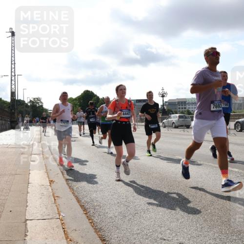 29.06.2025 - hella hamburg halbmarathon Lena Gebhardt http://msf.ph/oto/8417989 29.06.2025 09:51:15 Lombardsbrücke 7693, 700, 4447, 7378, 17834, 9885, 1136, 1256, 1441, 1677, 1912, 1920, 1941, 1962, 2546, 2579, 2972, 3056, 3523, 3700, 3947, 4297, 4759, 4854, 4888, 4889, 4893, 4999, 5026, 5087, 5275, 5375, 5387, 5506, 5752, 5916, 6429, 6593, 6639, 6686, 6687, 6721, 6901, 7110, 7116, 7284, 7378, 7635, 7693, 7962, 8091, 8122, 8319, 8574, 8966, 9262, 9313, 9371, 9380, 9755, 9833, 9885, 10193, 10415, 10469, 11049, 11284, 11907, 11959, 12153, 14201 meine-sportfotos.de