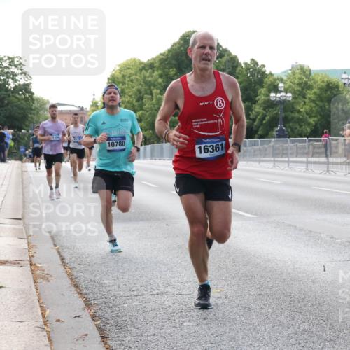 29.06.2025 - hella hamburg halbmarathon Lena Gebhardt http://msf.ph/oto/8417999 29.06.2025 09:41:31 Lombardsbrücke 1194, 10780, 16361, 2459, 4128, 4571, 7834, 7963, 9442, 10234, 10780, 11194, 11624, 12067, 12641, 13780, 14107, 16361, 16484, 17856, 17886 meine-sportfotos.de