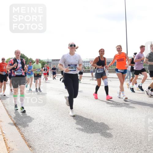 29.06.2025 - hella hamburg halbmarathon Lena Gebhardt http://msf.ph/oto/8418007 29.06.2025 10:42:33 Lombardsbrücke 704, 1957, 150, 1624, 18872, 5810, 200, 18243, 1150, 1360, 1624, 1656, 1752, 1929, 1957, 1964, 1994, 2069, 2134, 2401, 2523, 2538, 2580, 2940, 2941, 2974, 3276, 3283, 3605, 3874, 4092, 4105, 4329, 4334, 4353, 4385, 4778, 4885, 4891, 4892, 5403, 5417, 5419, 5671, 5810, 6120, 6764, 6828, 6837, 6917, 7040, 7260, 7357, 7513, 7557, 7666, 8014, 8161, 8459, 8525, 8526, 8529, 8712, 8816, 9008, 9370, 9980, 10027, 10454, 10532, 10697, 11142, 11710, 12151, 12441, 13241 meine-sportfotos.de