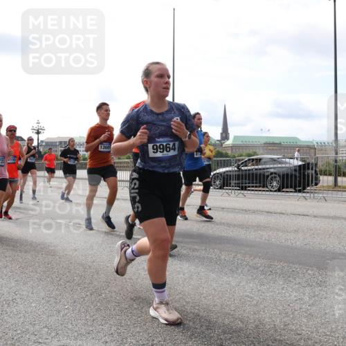 29.06.2025 - hella hamburg halbmarathon Lena Gebhardt http://msf.ph/oto/8418031 29.06.2025 10:18:02 Lombardsbrücke 14795, 5611, 31, 5733, 155, 7641, 9734, 13681, 9964, 812, 5792, 1015, 1159, 1160, 1268, 1274, 1325, 1458, 1554, 1622, 1641, 1749, 1795, 1982, 2087, 2094, 2147, 2259, 2335, 2548, 2634, 2931, 3125, 3138, 3292, 3321, 3482, 3977, 4218, 4710, 4738, 4804, 5002, 5004, 5290, 5611, 5733, 6254, 6270, 6336, 6352, 7094, 7258, 7413, 7641, 7649, 7838, 7882, 7883, 8067, 8128, 8144, 8248, 8607, 8799, 9400, 9539, 9717, 9734, 9798, 9834, 9844, 9848, 9964, 10174, 10332, 10509, 10908, 12498 meine-sportfotos.de