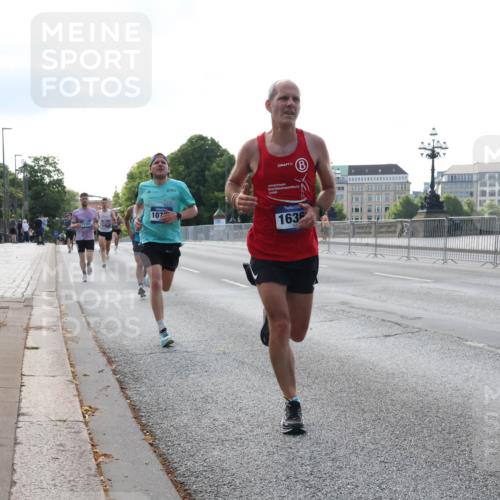 29.06.2025 - hella hamburg halbmarathon Lena Gebhardt http://msf.ph/oto/8418045 29.06.2025 09:41:32 Lombardsbrücke 107, 1636, 2459, 4128, 4571, 7142, 7834, 7963, 9442, 10234, 10780, 11194, 11624, 12067, 12641, 13780, 14107, 16361, 16484, 17856, 17886 meine-sportfotos.de