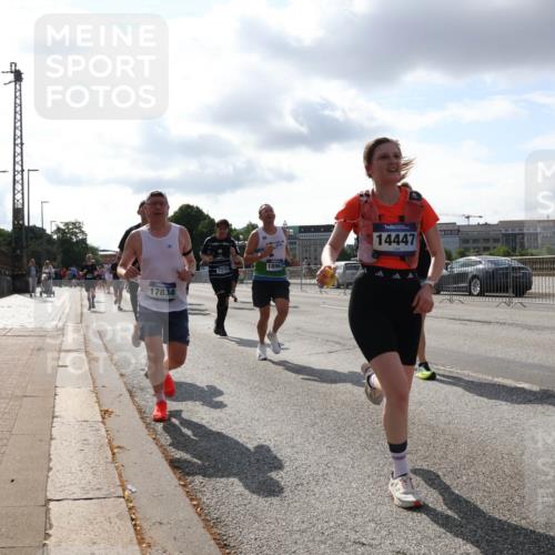 29.06.2025 - hella hamburg halbmarathon Lena Gebhardt http://msf.ph/oto/8418057 29.06.2025 09:51:15 Lombardsbrücke 17834, 7378, 18963, 14447, 1136, 1256, 1441, 1677, 1912, 1920, 1941, 1962, 2546, 2579, 2972, 3056, 3523, 3700, 3947, 4297, 4759, 4854, 4888, 4889, 4893, 4999, 5026, 5087, 5275, 5375, 5387, 5506, 5752, 5916, 6429, 6593, 6639, 6686, 6687, 6721, 6901, 7110, 7116, 7284, 7378, 7635, 7693, 7962, 8091, 8122, 8319, 8574, 8966, 9262, 9313, 9371, 9380, 9755, 9833, 9885, 10193, 10415, 10469, 11049, 11284, 11907, 11959, 12153, 14201 meine-sportfotos.de
