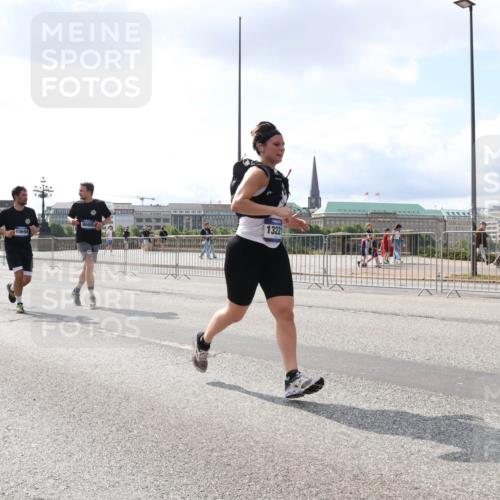 29.06.2025 - hella hamburg halbmarathon Lena Gebhardt http://msf.ph/oto/8418061 29.06.2025 10:05:26 Lombardsbrücke 12557, 10694, 13221, 1863, 1936, 1981, 2288, 2298, 2424, 2624, 3071, 3413, 3461, 3578, 3929, 4014, 4220, 4782, 5073, 6059, 6907, 6908, 7302, 7826, 8089, 8999, 9007, 9075, 9165, 9339, 9559, 9680, 9736, 9737, 9738, 9917, 10343, 10694, 10791, 10998, 11595, 11784, 11873, 11958, 12557, 13221, 13327, 13717, 14203, 14465, 14642, 16092, 16478, 16546, 16847, 17112, 17707, 17731, 17740, 17818, 18189, 18616, 18617, 19034, 19248 meine-sportfotos.de
