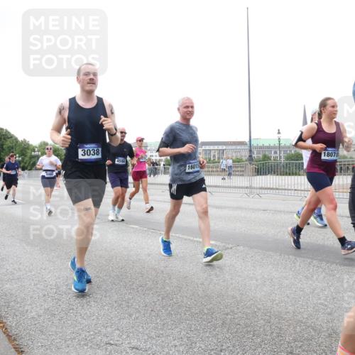 29.06.2025 - hella hamburg halbmarathon Lena Gebhardt http://msf.ph/oto/8418063 29.06.2025 10:52:05 Lombardsbrücke 12065, 3038, 4598, 16015, 18078, 1418, 1978, 2593, 3038, 3240, 3645, 3991, 4087, 4273, 4436, 4598, 4606, 4815, 5062, 5262, 5534, 6007, 6386, 6403, 6404, 6406, 6456, 6604, 6947, 6985, 7682, 7690, 7691, 8194, 8196, 8250, 8251, 8399, 8621, 9220, 9368, 9460, 9462, 9590, 9594, 9673, 9730, 10296, 10342, 10521, 10533, 10634, 10673, 10693, 10830, 10884, 11084, 11101, 11126, 11127, 11375, 11736, 11875, 11899, 11974, 12065, 12546, 12558 meine-sportfotos.de