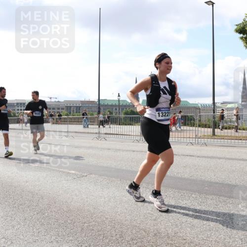 29.06.2025 - hella hamburg halbmarathon Lena Gebhardt http://msf.ph/oto/8418089 29.06.2025 10:05:26 Lombardsbrücke 10694, 9680, 13221, 1863, 1936, 1981, 2288, 2298, 2424, 2624, 3071, 3413, 3461, 3578, 3929, 4014, 4220, 4782, 5073, 6059, 6907, 6908, 7302, 7826, 8089, 8999, 9007, 9075, 9165, 9339, 9559, 9680, 9736, 9737, 9738, 9917, 10343, 10694, 10791, 10998, 11595, 11784, 11873, 11958, 12557, 13221, 13327, 13717, 14203, 14465, 14642, 16092, 16478, 16546, 16847, 17112, 17707, 17731, 17740, 17818, 18189, 18616, 18617, 19034, 19248 meine-sportfotos.de
