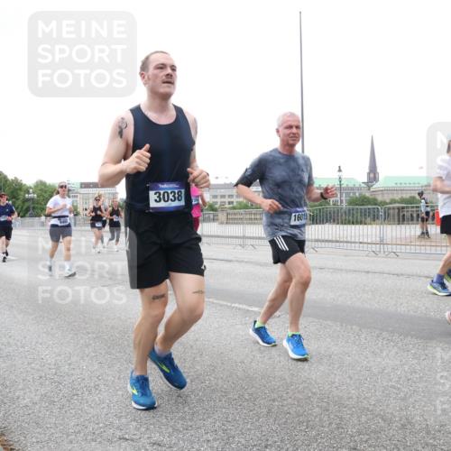 29.06.2025 - hella hamburg halbmarathon Lena Gebhardt http://msf.ph/oto/8418117 29.06.2025 10:52:05 Lombardsbrücke 12065, 10533, 3038, 16015, 1807, 1418, 1978, 2593, 3038, 3240, 3645, 3991, 4087, 4273, 4436, 4598, 4606, 4815, 5062, 5262, 5534, 6007, 6386, 6403, 6404, 6406, 6456, 6604, 6947, 6985, 7682, 7690, 7691, 8194, 8196, 8250, 8251, 8399, 8621, 9220, 9368, 9460, 9462, 9590, 9594, 9673, 9730, 10296, 10342, 10521, 10533, 10634, 10673, 10693, 10830, 10884, 11084, 11101, 11126, 11127, 11375, 11736, 11875, 11899, 11974, 12065, 12546, 12558 meine-sportfotos.de
