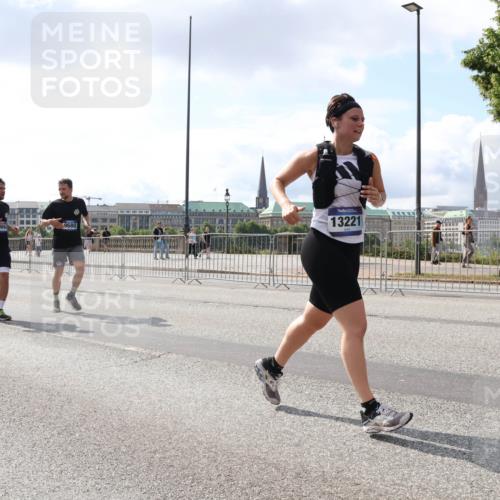 29.06.2025 - hella hamburg halbmarathon Lena Gebhardt http://msf.ph/oto/8418119 29.06.2025 10:05:26 Lombardsbrücke 9680, 13221, 1863, 1936, 1981, 2288, 2298, 2424, 2624, 3071, 3413, 3461, 3578, 3929, 4014, 4220, 4782, 5073, 6059, 6907, 6908, 7302, 7826, 8089, 8999, 9007, 9075, 9165, 9339, 9559, 9680, 9736, 9737, 9738, 9917, 10343, 10694, 10791, 10998, 11595, 11784, 11873, 11958, 12557, 13221, 13327, 13717, 14203, 14465, 14642, 16092, 16478, 16546, 16847, 17112, 17707, 17731, 17740, 17818, 18189, 18616, 18617, 19034, 19248 meine-sportfotos.de