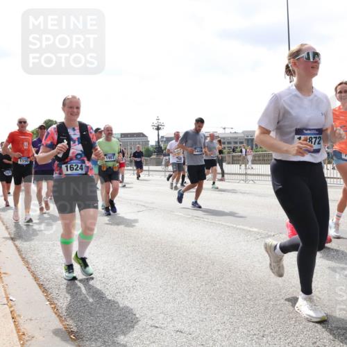 29.06.2025 - hella hamburg halbmarathon Lena Gebhardt http://msf.ph/oto/8418128 29.06.2025 10:42:33 Lombardsbrücke 1929, 1150, 1624, 1957, 14426, 2872, 7200, 10872, 1150, 1360, 1624, 1656, 1752, 1929, 1957, 1964, 1994, 2069, 2134, 2401, 2523, 2538, 2580, 2940, 2941, 2974, 3276, 3283, 3605, 3874, 4092, 4105, 4329, 4334, 4353, 4385, 4778, 4885, 4891, 4892, 5403, 5417, 5419, 5671, 5810, 6120, 6764, 6828, 6837, 6917, 7040, 7260, 7357, 7513, 7557, 7666, 8014, 8161, 8459, 8525, 8526, 8529, 8712, 8816, 9008, 9370, 9980, 10027, 10454, 10532, 10697, 11142, 11710, 12151, 12441, 13241 meine-sportfotos.de