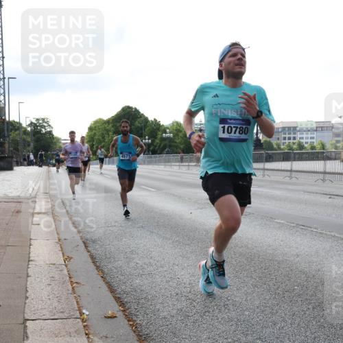 29.06.2025 - hella hamburg halbmarathon Lena Gebhardt http://msf.ph/oto/8418148 29.06.2025 09:41:33 Lombardsbrücke 4571, 10780, 2459, 4128, 4571, 7142, 7834, 7963, 9442, 10234, 10780, 11194, 11624, 12067, 12641, 13780, 14107, 16361, 16484, 17856, 17886 meine-sportfotos.de