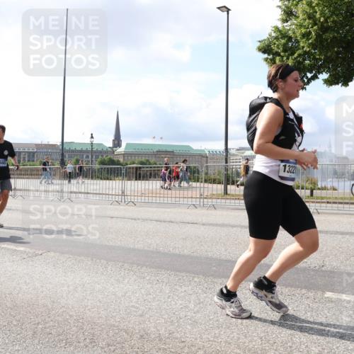 29.06.2025 - hella hamburg halbmarathon Lena Gebhardt http://msf.ph/oto/8418153 29.06.2025 10:05:26 Lombardsbrücke 10694, 9680, 13221, 1863, 1936, 1981, 2288, 2298, 2424, 2624, 3071, 3413, 3461, 3578, 3929, 4014, 4220, 4782, 5073, 6059, 6907, 6908, 7302, 7826, 8089, 8999, 9007, 9075, 9165, 9339, 9559, 9680, 9736, 9737, 9738, 9917, 10343, 10694, 10791, 10998, 11595, 11784, 11873, 11958, 12557, 13221, 13327, 13717, 14203, 14465, 14642, 16092, 16478, 16546, 16847, 17112, 17707, 17731, 17740, 17818, 18189, 18616, 18617, 19034, 19248 meine-sportfotos.de