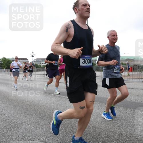 29.06.2025 - hella hamburg halbmarathon Lena Gebhardt http://msf.ph/oto/8418165 29.06.2025 10:52:06 Lombardsbrücke 12065, 9460, 598, 3038, 16015, 1418, 1978, 3038, 3240, 3645, 3991, 4087, 4273, 4436, 4598, 4606, 4815, 5062, 5262, 5534, 6007, 6386, 6403, 6404, 6406, 6456, 6604, 6947, 6985, 7682, 7690, 7691, 7735, 8194, 8196, 8250, 8251, 8399, 8621, 9220, 9368, 9460, 9462, 9590, 9594, 9673, 9730, 9731, 10296, 10342, 10521, 10533, 10634, 10673, 10693, 10830, 10884, 11084, 11101, 11126, 11127, 11375, 11736, 11875, 11899, 11974, 12065, 12546, 12558 meine-sportfotos.de