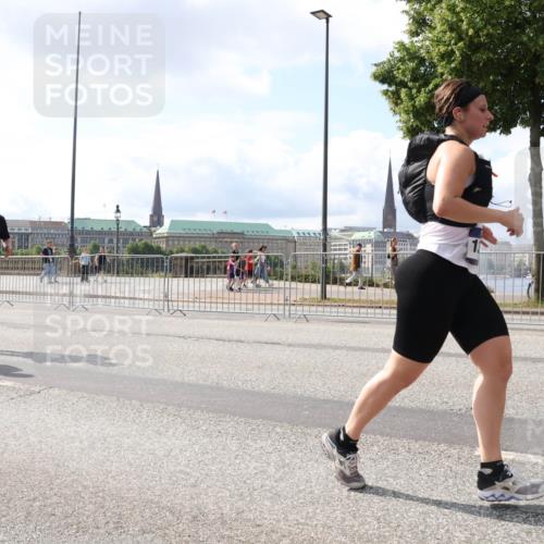 29.06.2025 - hella hamburg halbmarathon Lena Gebhardt http://msf.ph/oto/8418185 29.06.2025 10:05:26 Lombardsbrücke 1, 10694, 9680, 1863, 1936, 1981, 2288, 2298, 2424, 2624, 3071, 3413, 3461, 3578, 3929, 4014, 4220, 4782, 5073, 6059, 6907, 6908, 7302, 7826, 8089, 8999, 9007, 9075, 9165, 9339, 9559, 9680, 9736, 9737, 9738, 9917, 10343, 10694, 10791, 10998, 11595, 11784, 11873, 11958, 12557, 13221, 13327, 13717, 14203, 14465, 14642, 16092, 16478, 16546, 16847, 17112, 17707, 17731, 17740, 17818, 18189, 18616, 18617, 19034, 19248 meine-sportfotos.de
