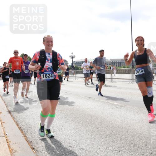 29.06.2025 - hella hamburg halbmarathon Lena Gebhardt http://msf.ph/oto/8418194 29.06.2025 10:42:34 Lombardsbrücke 1150, 7557, 1929, 1624, 957, 14426, 5810, 720, 1150, 1360, 1624, 1656, 1752, 1929, 1957, 1964, 1994, 2069, 2134, 2401, 2523, 2538, 2580, 2940, 2941, 2974, 3276, 3283, 3605, 3874, 4092, 4105, 4329, 4334, 4353, 4385, 4778, 4885, 4891, 4892, 5403, 5417, 5419, 5671, 5810, 6120, 6764, 6828, 6917, 7040, 7260, 7357, 7513, 7557, 7666, 8014, 8161, 8459, 8525, 8526, 8529, 8712, 8816, 9008, 9370, 9980, 10027, 10454, 10532, 10697, 11142, 11710, 12151, 12441, 13241 meine-sportfotos.de