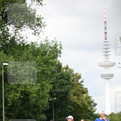 29.06.2025 - hella hamburg halbmarathon Dr. Thomas Lammeyer http://msf.ph/oto/8418205 29.06.2025 10:45:39 Kennedybrücke 1731, 2805, 3344, 4044, 4412, 4638, 5549, 5688, 5928, 6088, 7293, 7661, 7829, 8769, 8878, 9009, 10269, 10407, 10644, 11166, 11209, 11371 meine-sportfotos.de