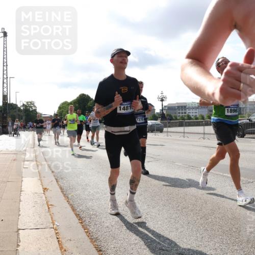 29.06.2025 - hella hamburg halbmarathon Lena Gebhardt http://msf.ph/oto/8418221 29.06.2025 09:51:16 Lombardsbrücke 1941, 1481, 7378, 1896, 1136, 1256, 1441, 1570, 1677, 1912, 1920, 1941, 1962, 2546, 2579, 2972, 3056, 3523, 3700, 3947, 4297, 4759, 4854, 4888, 4889, 4893, 4999, 5026, 5087, 5275, 5375, 5387, 5410, 5506, 5752, 5916, 6429, 6593, 6639, 6686, 6687, 6721, 6901, 7110, 7116, 7284, 7363, 7378, 7635, 7693, 7962, 8091, 8122, 8319, 8574, 8966, 9262, 9313, 9364, 9371, 9380, 9755, 9833, 9885, 10193, 10415, 10469, 11049, 11284, 11907, 11959, 12153, 14201 meine-sportfotos.de
