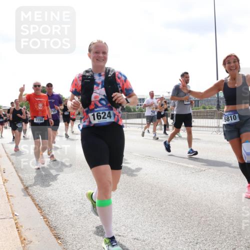 29.06.2025 - hella hamburg halbmarathon Lena Gebhardt http://msf.ph/oto/8418222 29.06.2025 10:42:34 Lombardsbrücke 1929, 1150, 7557, 8525, 1624, 5810, 1150, 1360, 1624, 1656, 1752, 1929, 1957, 1964, 1994, 2069, 2134, 2401, 2523, 2538, 2580, 2940, 2941, 2974, 3276, 3283, 3605, 3874, 4092, 4105, 4329, 4334, 4353, 4385, 4778, 4885, 4891, 4892, 5403, 5417, 5419, 5671, 5810, 6120, 6764, 6828, 6917, 7040, 7260, 7357, 7513, 7557, 7666, 8014, 8161, 8459, 8525, 8526, 8529, 8712, 8816, 9008, 9370, 9980, 10027, 10454, 10532, 10697, 11142, 11710, 12151, 12441, 13241 meine-sportfotos.de