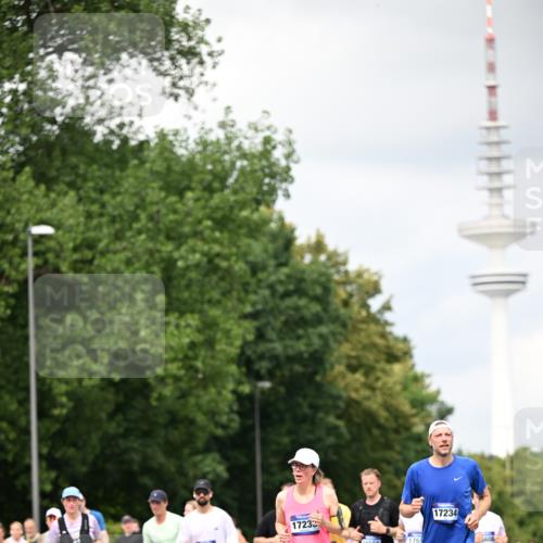 29.06.2025 - hella hamburg halbmarathon Dr. Thomas Lammeyer http://msf.ph/oto/8418242 29.06.2025 10:45:40 Kennedybrücke 1731, 2805, 3344, 4044, 4412, 4638, 4774, 5549, 5688, 5928, 6088, 7293, 7661, 7829, 8769, 8878, 9009, 10269, 10407, 10644, 11166, 11209, 11371 meine-sportfotos.de