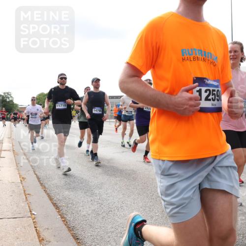 29.06.2025 - hella hamburg halbmarathon Lena Gebhardt http://msf.ph/oto/8418248 29.06.2025 10:18:04 Lombardsbrücke 9717, 11718, 14795, 16644, 2931, 1259, 9734, 1015, 1159, 1160, 1268, 1274, 1325, 1458, 1554, 1622, 1641, 1749, 1795, 1982, 2087, 2094, 2147, 2335, 2548, 2634, 2931, 3125, 3138, 3292, 3321, 3482, 3977, 4218, 4710, 4738, 4804, 5002, 5004, 5290, 5611, 5733, 6254, 6270, 6336, 6352, 7094, 7258, 7413, 7641, 7649, 7838, 7882, 7883, 8067, 8128, 8144, 8248, 8607, 8799, 9400, 9539, 9717, 9734, 9798, 9834, 9844, 9964, 10174, 10332, 10509, 10908, 12498 meine-sportfotos.de