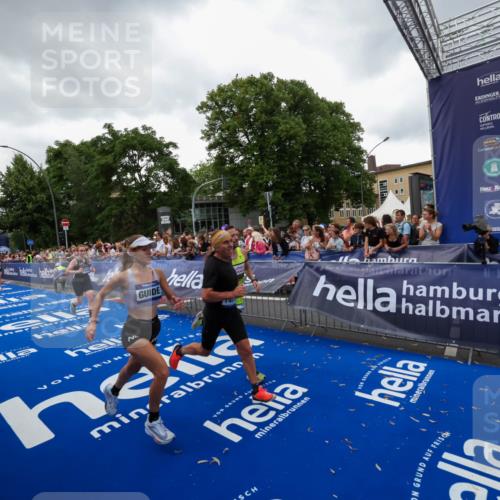 29.06.2025 - hella hamburg halbmarathon Zöllner http://msf.ph/oto/8418270 29.06.2025 10:51:46 Ziel 2396, 6286, 7224, 8710, 8819, 12224, 14012, 14458, 15496, 15727, 15831, 15899, 17682, 19020, 19053 meine-sportfotos.de