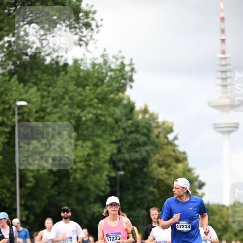 29.06.2025 - hella hamburg halbmarathon Dr. Thomas Lammeyer http://msf.ph/oto/8418272 29.06.2025 10:45:42 Kennedybrücke 1731, 2805, 3344, 4044, 4412, 4638, 4774, 5549, 5688, 5928, 6088, 7293, 7661, 7829, 8769, 9009, 10269, 10407, 10644, 11166, 11209, 11371 meine-sportfotos.de