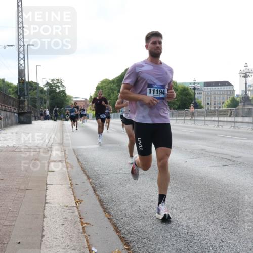 29.06.2025 - hella hamburg halbmarathon Lena Gebhardt http://msf.ph/oto/8418294 29.06.2025 09:41:35 Lombardsbrücke 11194, 2459, 4128, 4571, 7142, 7834, 7963, 9442, 10234, 10780, 11194, 11624, 12067, 12641, 13780, 14107, 16361, 16484, 17856, 17886 meine-sportfotos.de