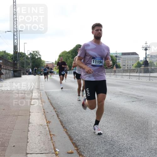 29.06.2025 - hella hamburg halbmarathon Lena Gebhardt http://msf.ph/oto/8418318 29.06.2025 09:41:36 Lombardsbrücke 11194, 2459, 4128, 4571, 7142, 7834, 7963, 9442, 10234, 10780, 11194, 11624, 12067, 12641, 13751, 13780, 14107, 16361, 16484, 17856, 17886 meine-sportfotos.de