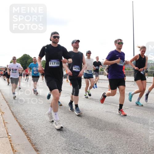 29.06.2025 - hella hamburg halbmarathon Lena Gebhardt http://msf.ph/oto/8418326 29.06.2025 10:18:04 Lombardsbrücke 9717, 14496, 11718, 14795, 16644, 931, 764, 1015, 1159, 1160, 1268, 1274, 1325, 1458, 1554, 1622, 1641, 1749, 1795, 1982, 2087, 2094, 2147, 2335, 2548, 2634, 2931, 3125, 3138, 3292, 3321, 3482, 3977, 4218, 4710, 4738, 4804, 5002, 5004, 5290, 5611, 5733, 6254, 6270, 6336, 6352, 7094, 7258, 7413, 7641, 7649, 7838, 7882, 7883, 8067, 8128, 8144, 8248, 8607, 8799, 9400, 9539, 9717, 9734, 9798, 9834, 9844, 9964, 10174, 10332, 10509, 10908, 12498 meine-sportfotos.de