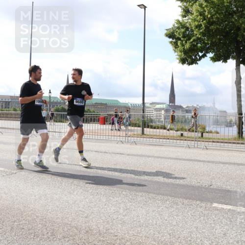 29.06.2025 - hella hamburg halbmarathon Lena Gebhardt http://msf.ph/oto/8418336 29.06.2025 10:05:27 Lombardsbrücke 1069, 9680, 1863, 1936, 1981, 2288, 2298, 2424, 2624, 3071, 3413, 3461, 3578, 3929, 4014, 4220, 4782, 5073, 6059, 6907, 6908, 7302, 7826, 8089, 8999, 9007, 9075, 9165, 9339, 9559, 9680, 9736, 9737, 9738, 9917, 10343, 10694, 10791, 10998, 11784, 11873, 11958, 12557, 13221, 13327, 13717, 14203, 14465, 14642, 16092, 16478, 16546, 16847, 17112, 17707, 17731, 17740, 18189, 18616, 18617, 19034, 19248 meine-sportfotos.de