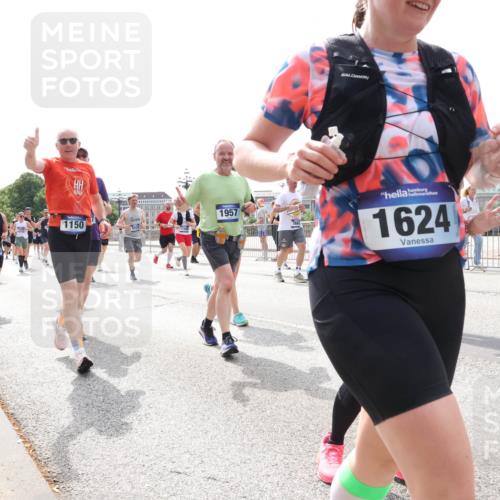 29.06.2025 - hella hamburg halbmarathon Lena Gebhardt http://msf.ph/oto/8418343 29.06.2025 10:42:35 Lombardsbrücke 1929, 1150, 1957, 766, 1624, 1150, 1360, 1624, 1656, 1929, 1957, 1964, 1994, 2069, 2134, 2401, 2509, 2538, 2580, 2940, 2941, 3283, 3378, 3605, 3874, 4092, 4105, 4329, 4334, 4353, 4385, 4778, 4885, 4891, 4892, 5403, 5417, 5419, 5810, 6120, 6764, 6828, 6917, 7040, 7260, 7357, 7513, 7557, 7666, 8014, 8161, 8459, 8525, 8526, 8529, 8712, 8816, 9370, 9980, 10008, 10454, 10532, 10697, 11142, 11710, 12151, 12441, 13241 meine-sportfotos.de