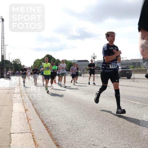 29.06.2025 - hella hamburg halbmarathon Lena Gebhardt http://msf.ph/oto/8418346 29.06.2025 09:51:17 Lombardsbrücke 1941, 14210, 14201, 7378, 1571, 1136, 1256, 1441, 1570, 1677, 1912, 1920, 1941, 1962, 2546, 2579, 2880, 2972, 3056, 3523, 3700, 3947, 4297, 4759, 4854, 4888, 4889, 4893, 4999, 5026, 5087, 5275, 5375, 5387, 5410, 5506, 6429, 6593, 6639, 6721, 6901, 7110, 7116, 7284, 7363, 7378, 7635, 7693, 7962, 8091, 8122, 8319, 8574, 8871, 8966, 9262, 9313, 9364, 9371, 9380, 9755, 9833, 9885, 10193, 10415, 10469, 11049, 11907, 11959, 12153, 14201 meine-sportfotos.de
