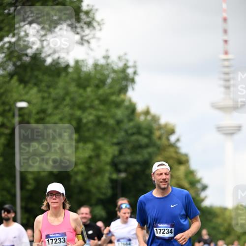 29.06.2025 - hella hamburg halbmarathon Dr. Thomas Lammeyer http://msf.ph/oto/8418354 29.06.2025 10:45:44 Kennedybrücke 1731, 2229, 2805, 3344, 4044, 4412, 4638, 4774, 5549, 5688, 5928, 6088, 7661, 7829, 8293, 8769, 9009, 9370, 10269, 10407, 10644, 11166, 11209, 11371 meine-sportfotos.de