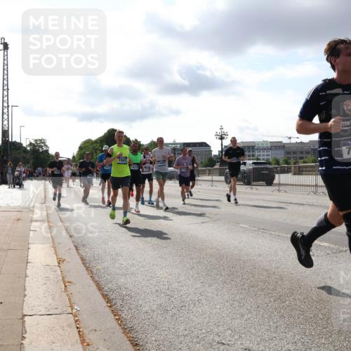 29.06.2025 - hella hamburg halbmarathon Lena Gebhardt http://msf.ph/oto/8418370 29.06.2025 09:51:17 Lombardsbrücke 1941, 19127, 14210, 14201, 7378, 1136, 1256, 1441, 1570, 1677, 1912, 1920, 1941, 1962, 2546, 2579, 2880, 2972, 3056, 3523, 3700, 3947, 4297, 4759, 4854, 4888, 4889, 4893, 4999, 5026, 5087, 5275, 5375, 5387, 5410, 5506, 6429, 6593, 6639, 6721, 6901, 7110, 7116, 7284, 7363, 7378, 7635, 7693, 7962, 8091, 8122, 8319, 8574, 8871, 8966, 9262, 9313, 9364, 9371, 9380, 9755, 9833, 9885, 10193, 10415, 10469, 11049, 11907, 11959, 12153, 14201 meine-sportfotos.de